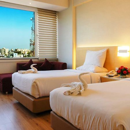 Hotel Gemini Continental, Hazratganj Lucknow Zewnętrze zdjęcie
