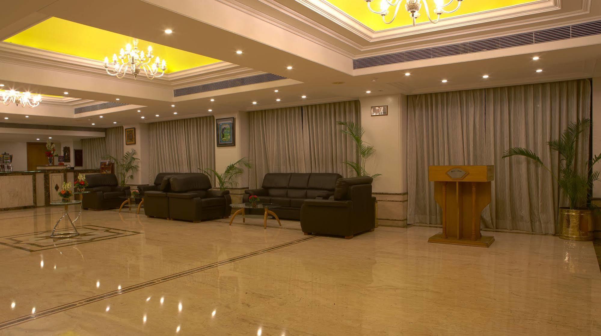 Hotel Gemini Continental, Hazratganj Lucknow Zewnętrze zdjęcie
