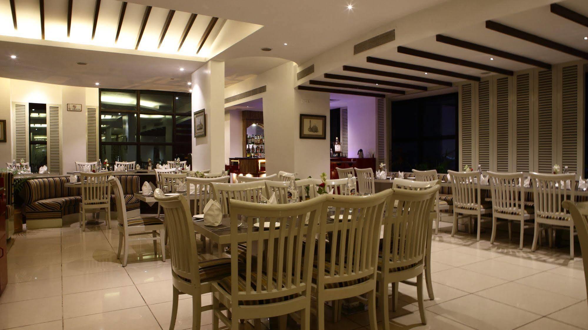 Hotel Gemini Continental, Hazratganj Lucknow Zewnętrze zdjęcie