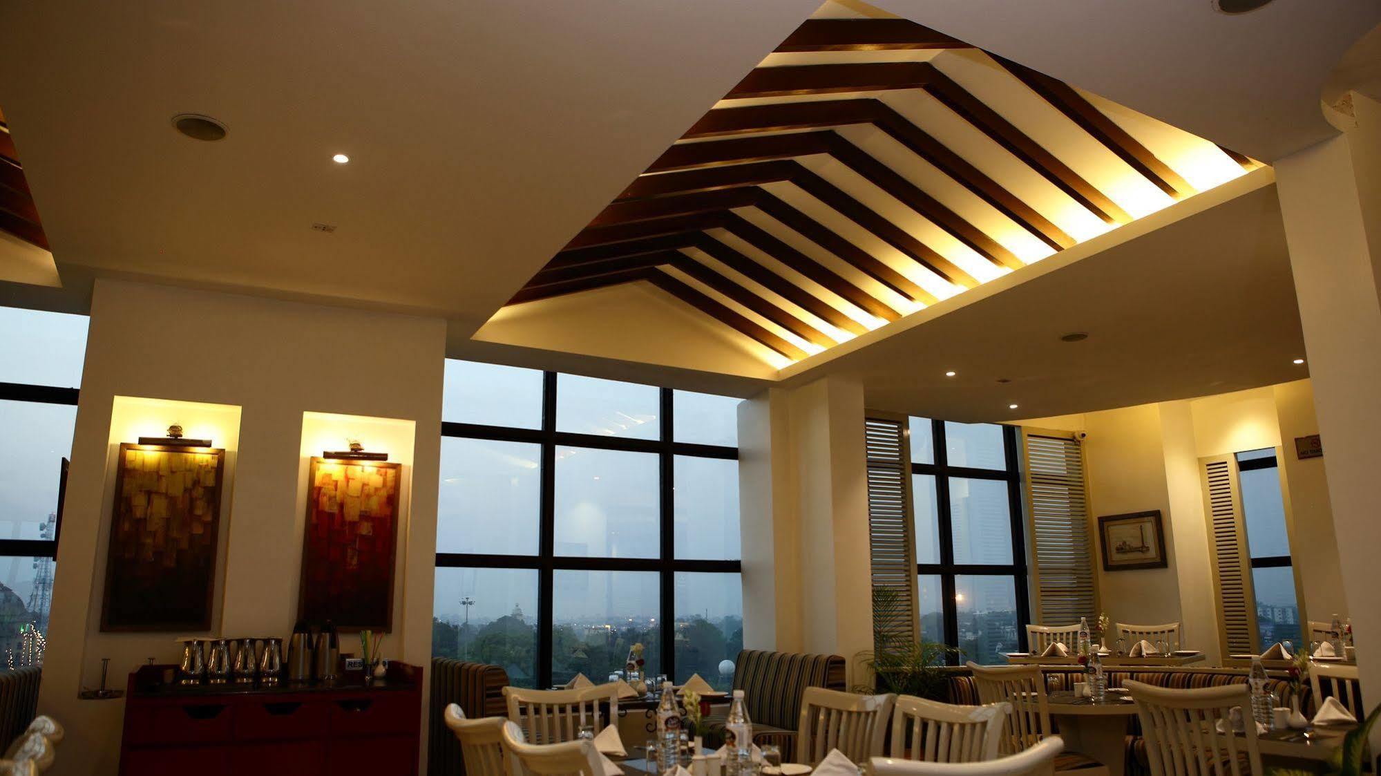 Hotel Gemini Continental, Hazratganj Lucknow Zewnętrze zdjęcie