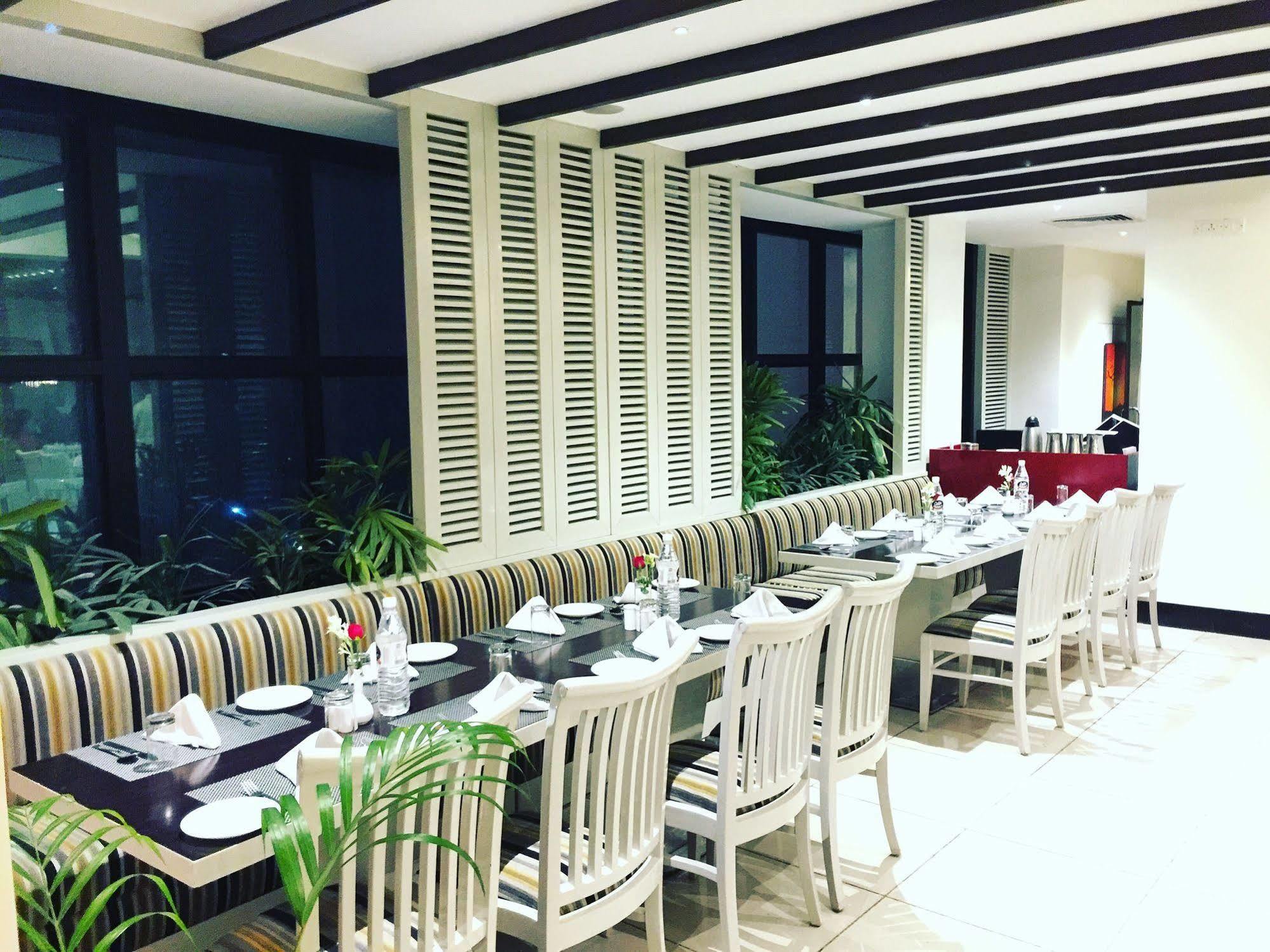 Hotel Gemini Continental, Hazratganj Lucknow Zewnętrze zdjęcie