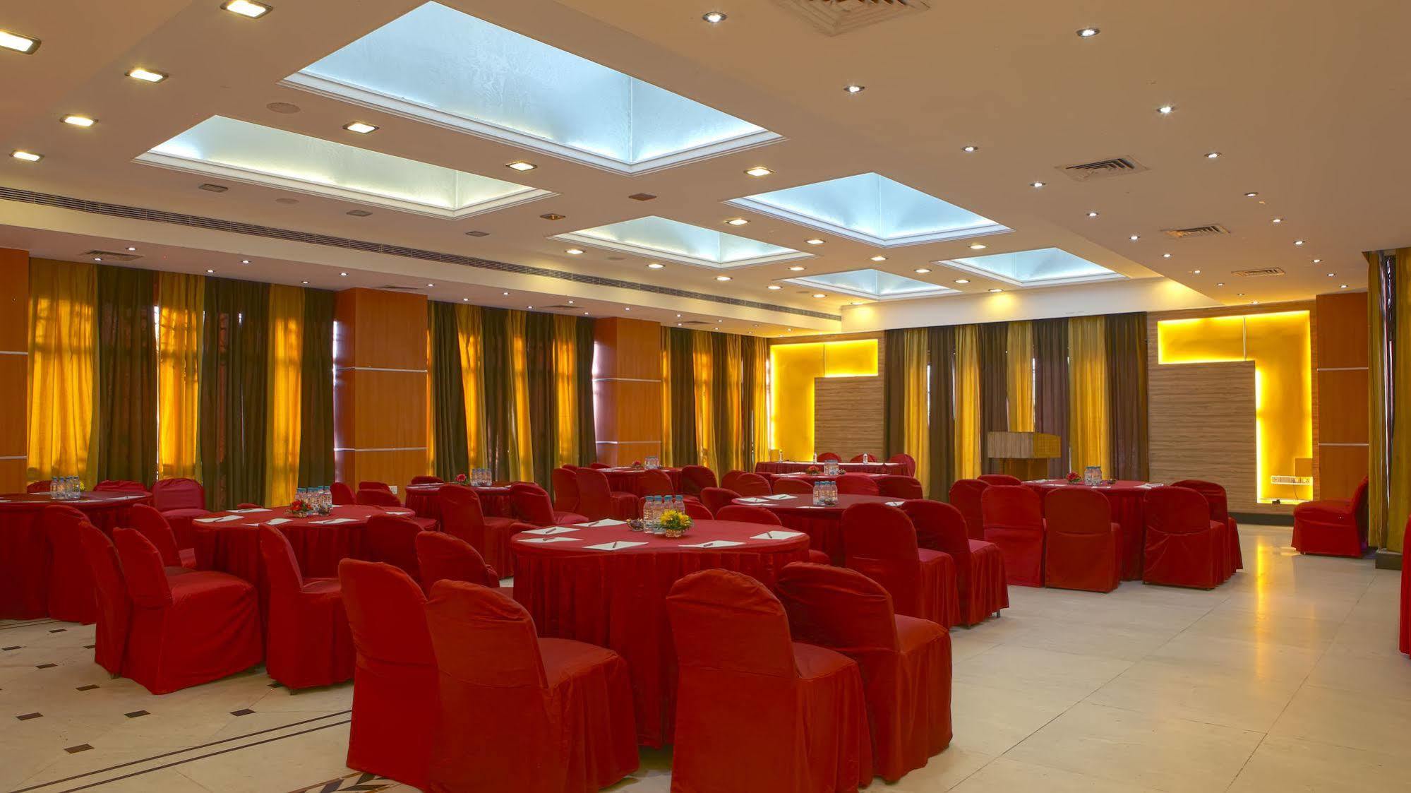 Hotel Gemini Continental, Hazratganj Lucknow Zewnętrze zdjęcie