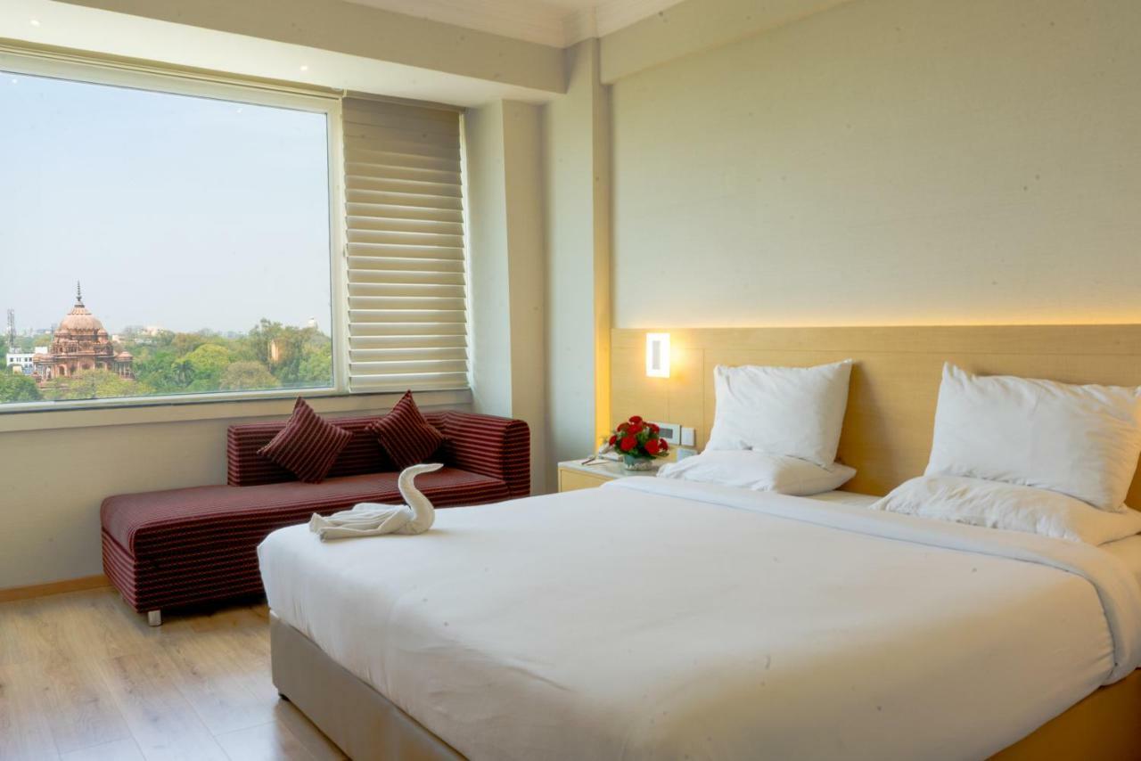 Hotel Gemini Continental, Hazratganj Lucknow Zewnętrze zdjęcie